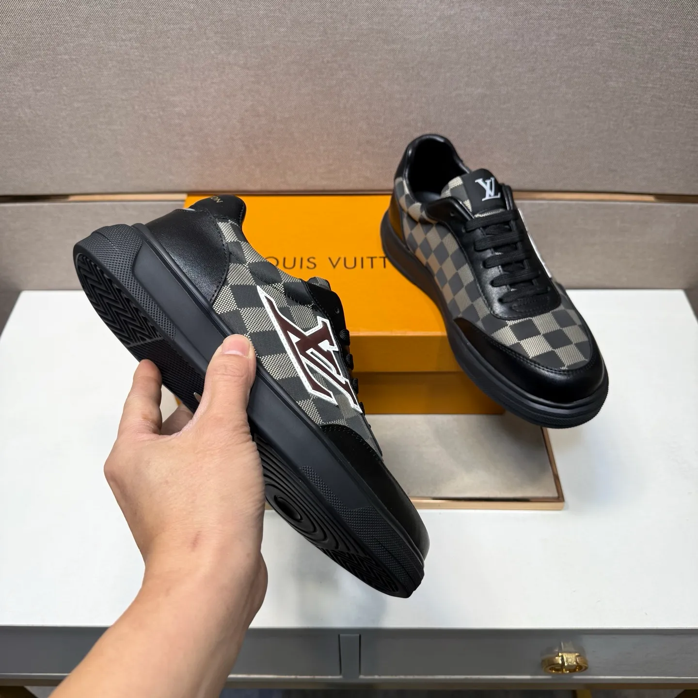 ⬛️Ex-factory price p400 [LV~] Men's casual shoes, 2025z cabinet sales simultaneously 🔶Code number: 38-44#️⃣ 🔷3 colors🔜The upper is made of multi-material splicing ➕Genuine leather lining, comfortable and breathable, sole: original comfortable and wear-resistant outsole, ⚠️real thing📱photographed🎬real thing is better📢📢📢